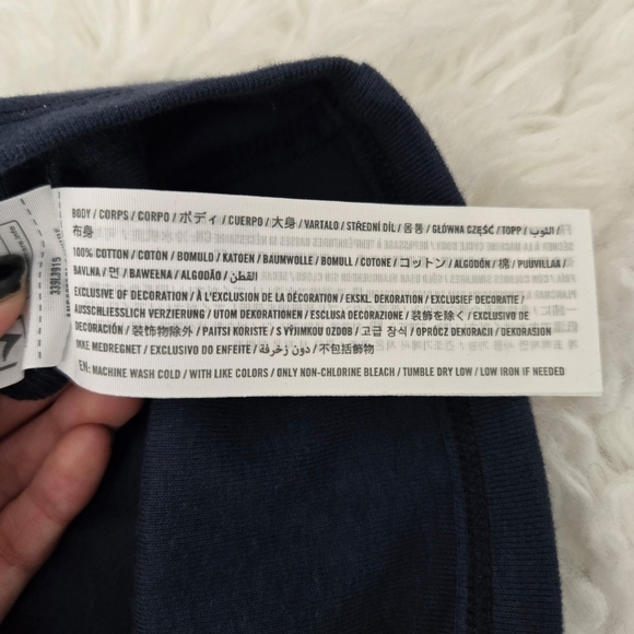 Hollister Basic Top. Navy. Size small. New - Picture 6 of 8